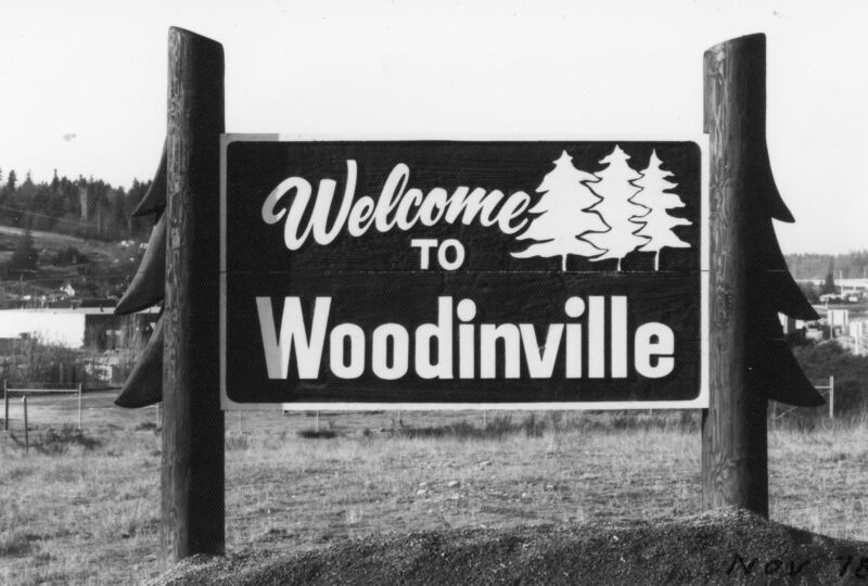 woodinville welcom sign